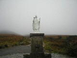 Die Statue von St Patrick - am Fue des Berges